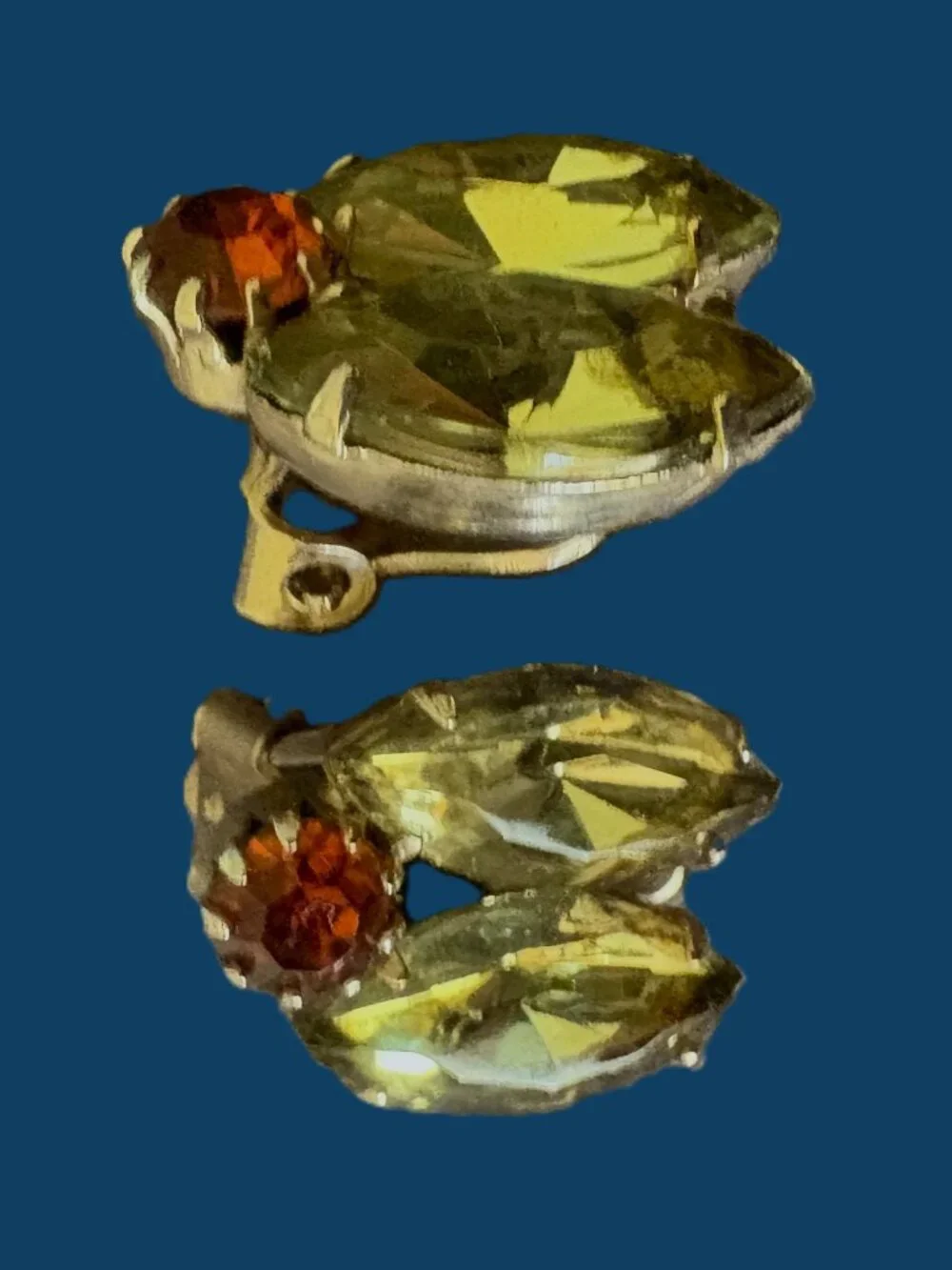 Vintage Rhinestone Light-Green Saphire-Crystals with Red Garnet Clip-on Earrings